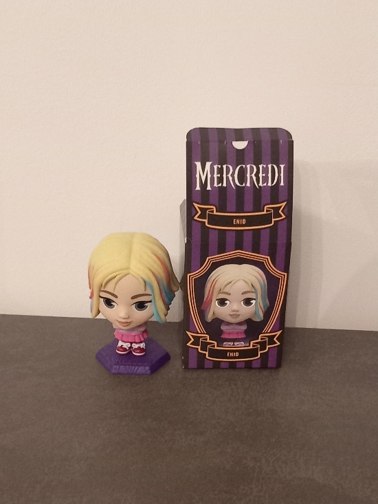 Figurine Enid mcdonald's série Mercredi Adams Happy Meal
